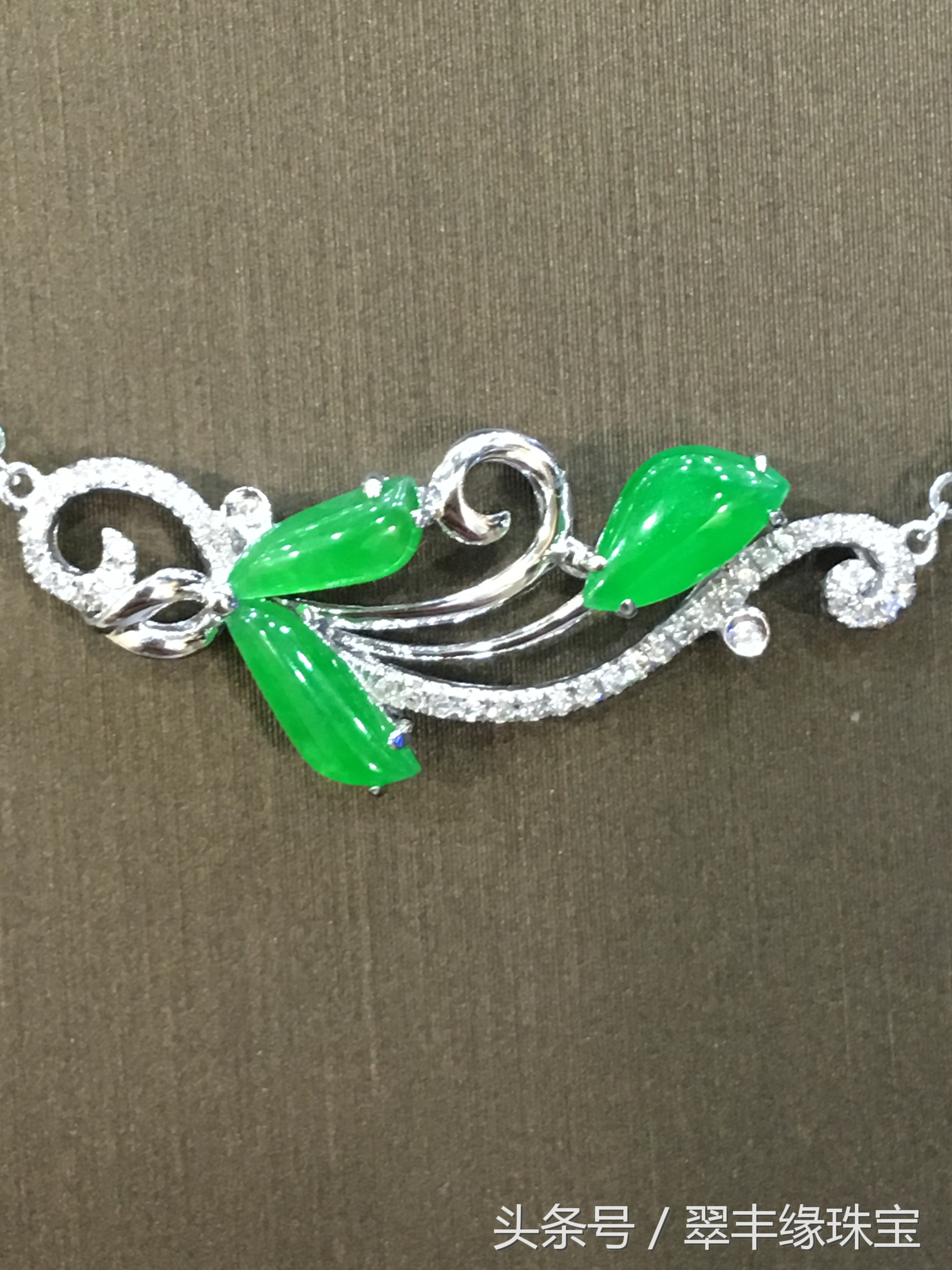 珠宝首饰不一定要买贵的，要买适合自己的，美女这条锁骨链怎么样