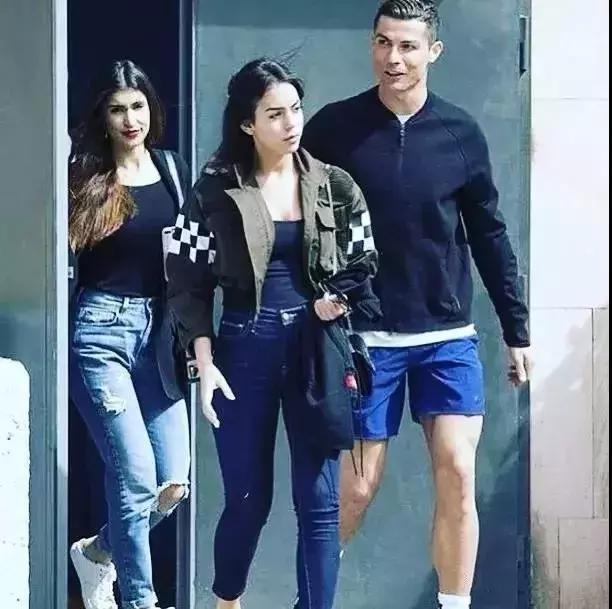 她用蜜桃臀彻底征服C罗，这个亿万少女的情敌竟是个灰姑娘？！