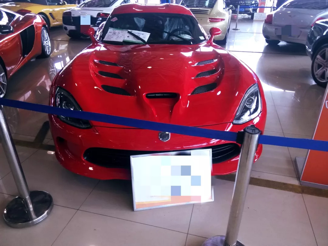 绝色超跑倾城“红”颜