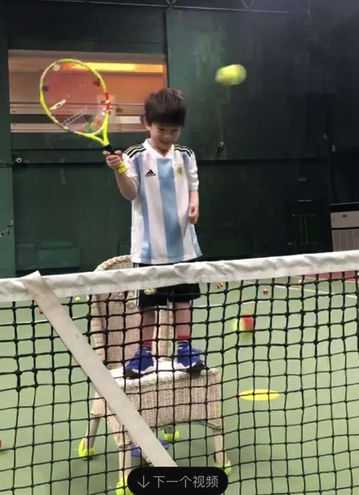 霍思燕杜江嗯哼骑马,霍思燕嗯哼台上跳绳