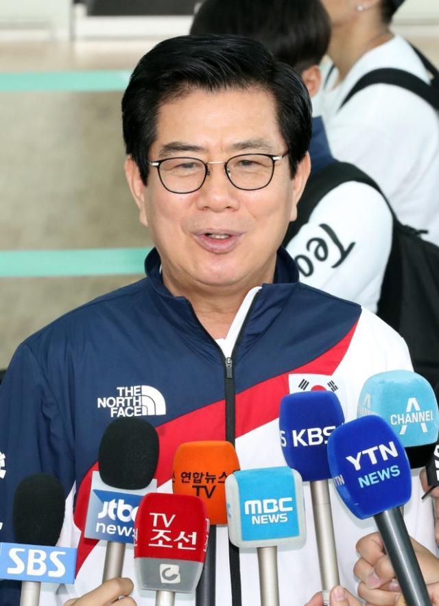 中韩游泳队员产生肢体冲突，魏纪中出面调解，为中国讨回公道