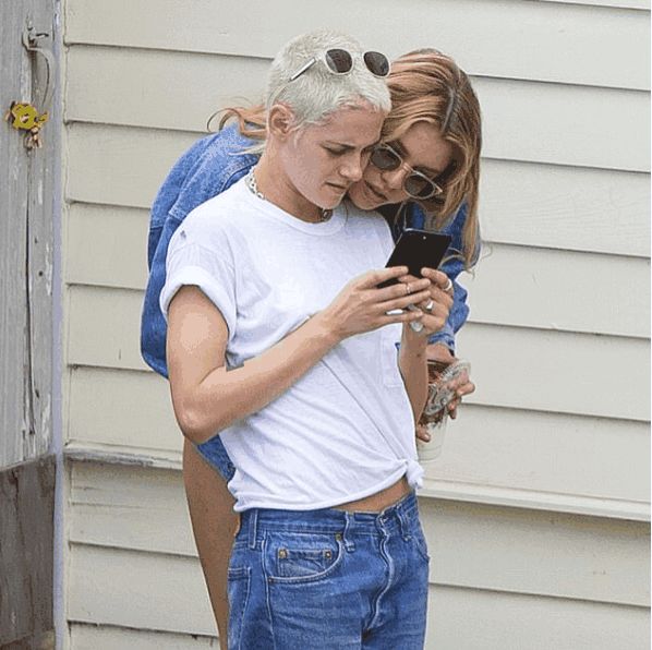 别人秀腹肌,有女友的“暮光女”K帅短T秀大肚腩!当年的贝拉呢?