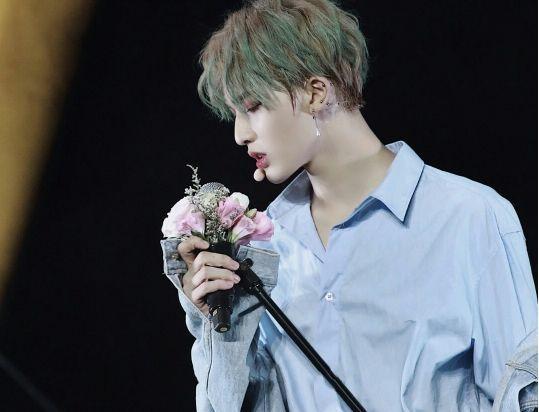 偶像练习生毕雯珺被朱正廷扯领带,偶像练习生出道之夜朱正廷毕雯珺