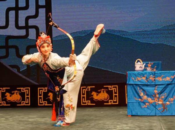 美丽温馨的侠女故事《铁弓缘》演绎儿女情长，悲欢离合，铁血柔情