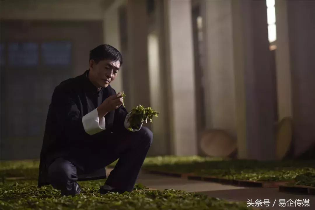 龙润茶技术总工卫宗成荣获“普洱茶传承工艺大师”称号