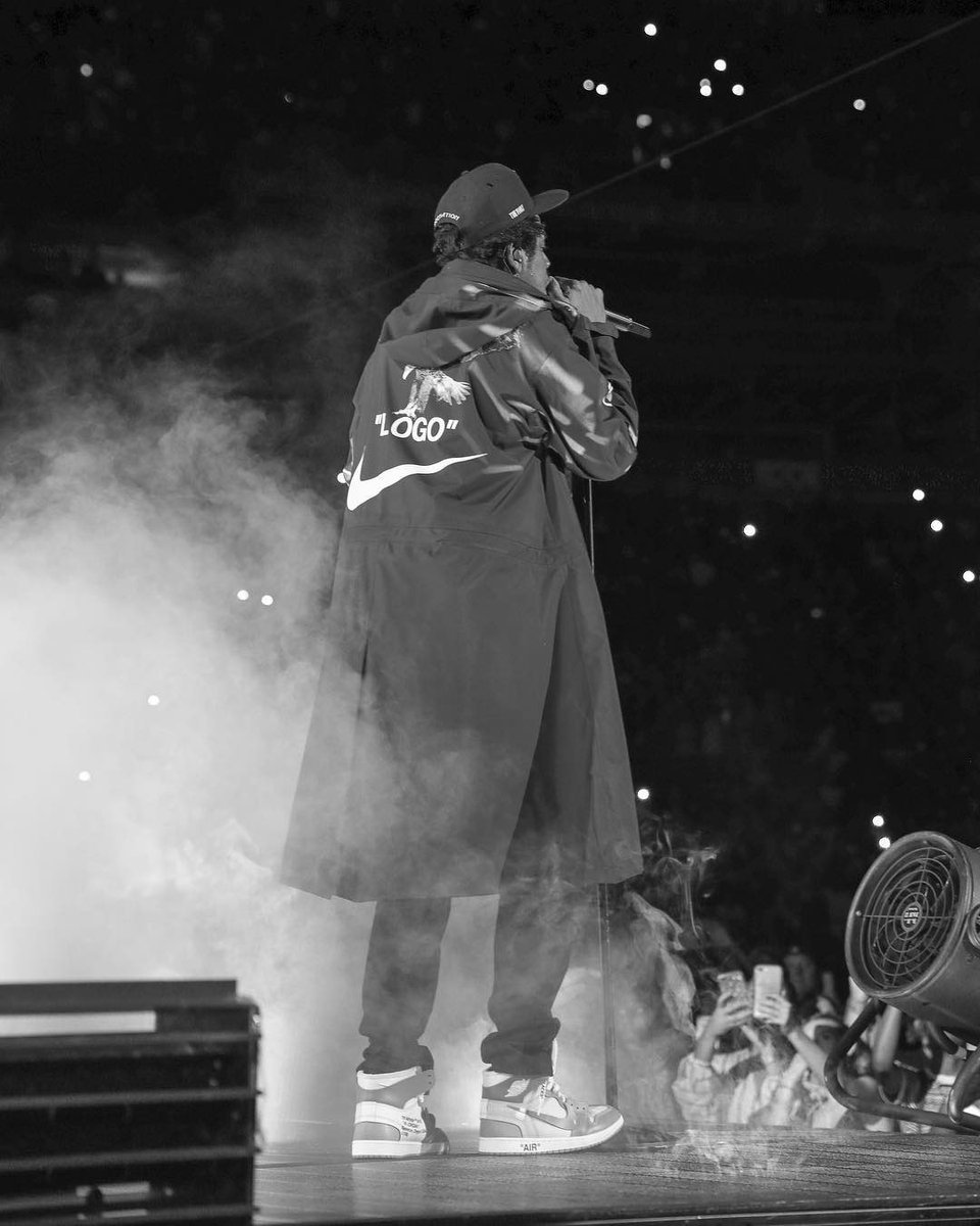 kanyewest,kanyewest上脚耐克回到未来