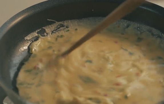 营养早餐让你精力充沛一整天,三个鸡蛋做欧姆蛋