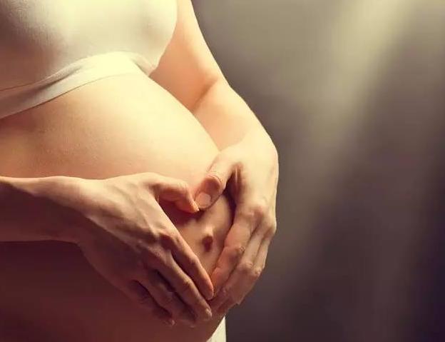 胎儿能在子宫存活下来是好是坏,胎儿在保护自己同时保护妈妈