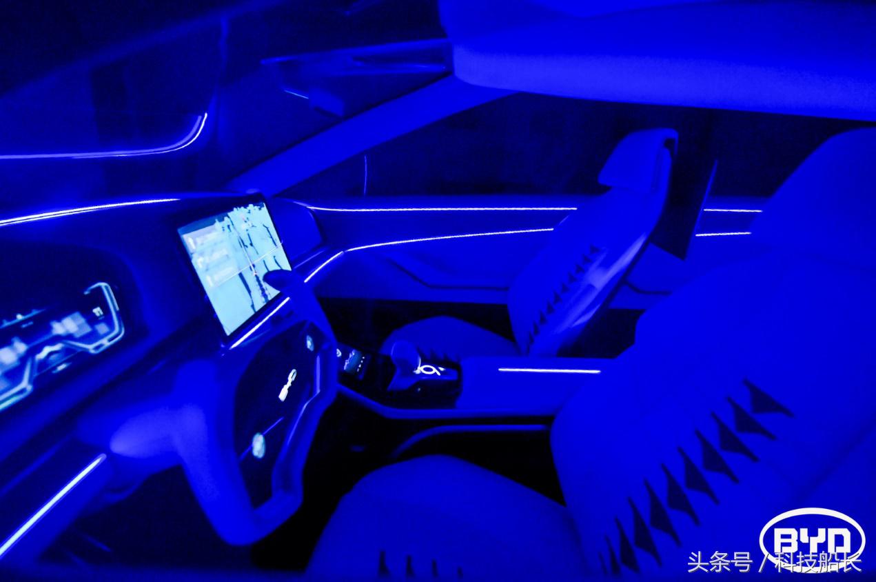 比亚迪“龙晶”车灯:把汽车灯光玩到极致酷炫