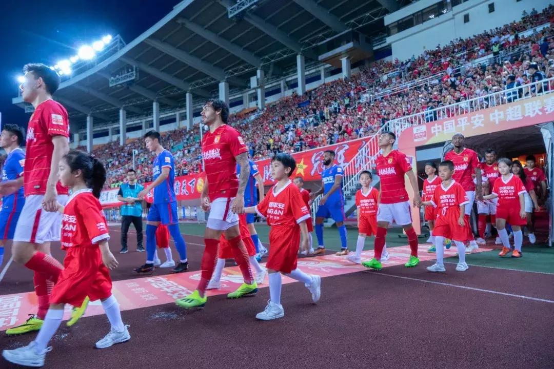 从中超到曼城，从梦想到公益中国平安助力培育中国足球新一代
