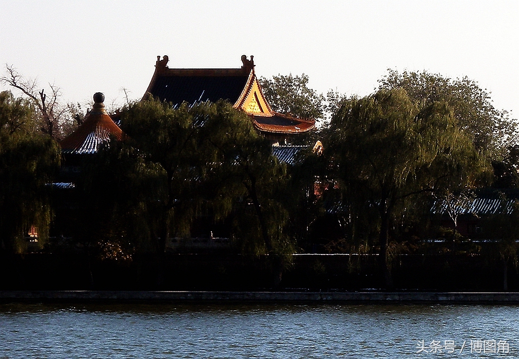 中南海与故宫位置图片,中南海与故宫中间的建筑是