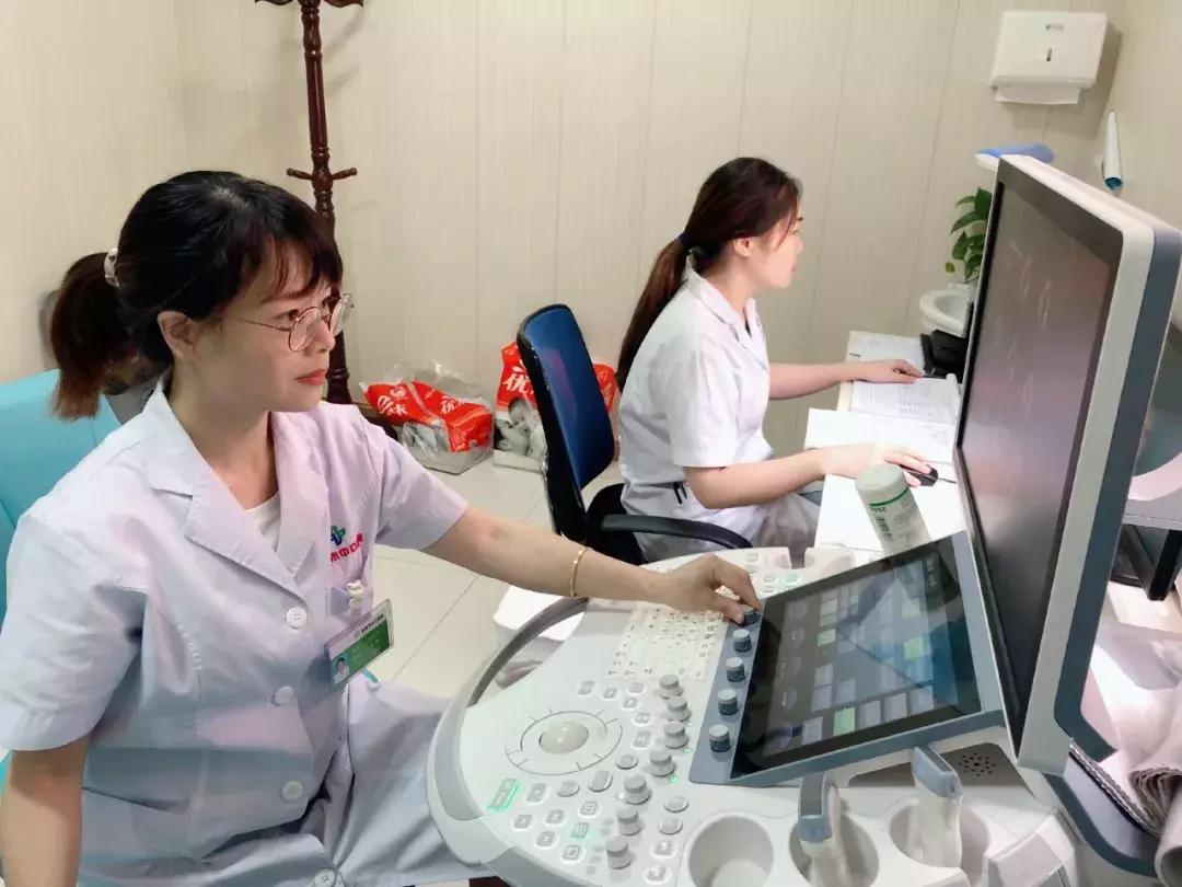 25岁辣妈小便时出现“*管双**齐下”的现象，她到底怎么了？