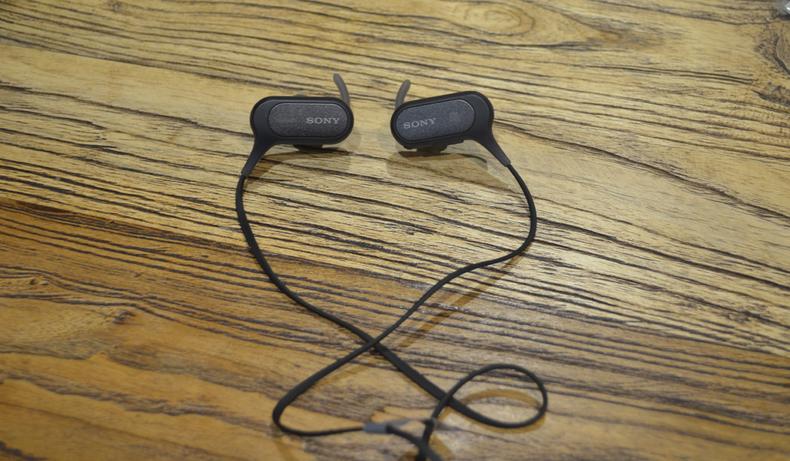 jeet和akg耳机哪个音质好,索尼和akg哪个耳机好