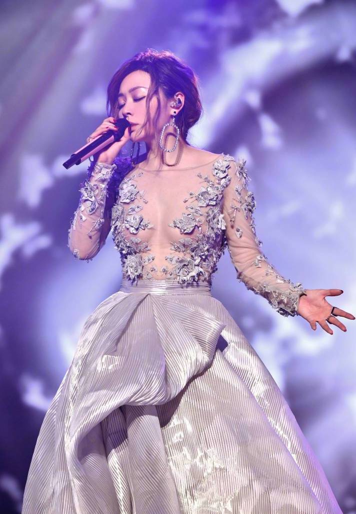 张靓颖解约少城时代会赔款吗,张靓颖现在状况