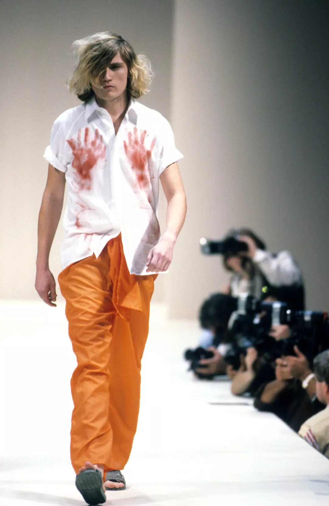 alexandermcqueen代表作品,alexandermcqueen是高定吗