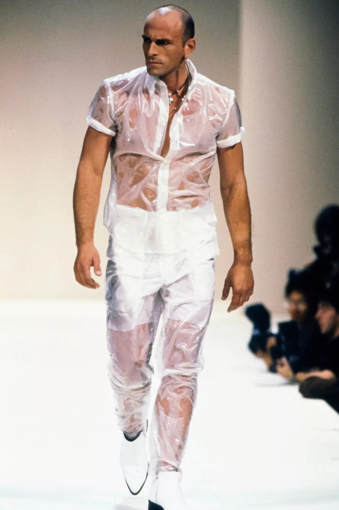 alexandermcqueen代表作品,alexandermcqueen是高定吗