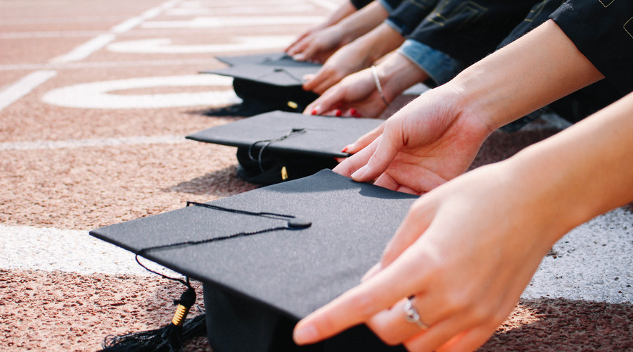 关于树立正确价值观的时评,宣传思想工作如何实干担当