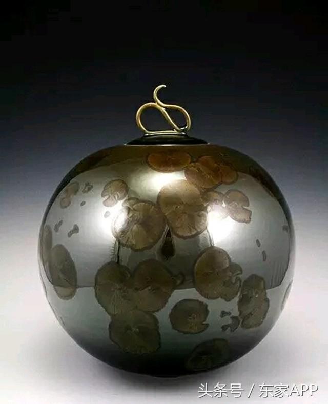 陶瓷表面的釉如何形成,陶瓷蓝黑裂纹是什么釉