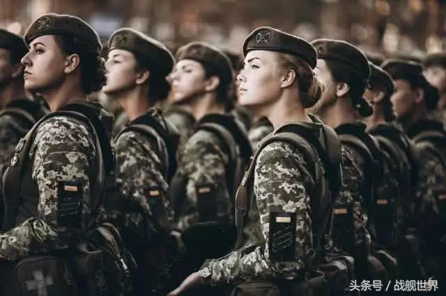 俄乌战争俘获乌克兰女兵,乌克兰拿了什么武器