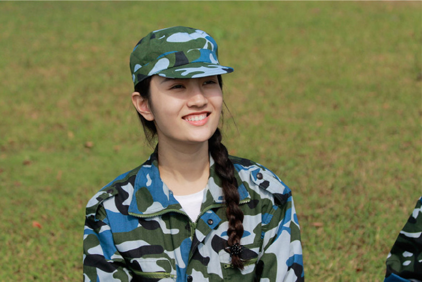 大一新生：军训晒伤怎么办？学会这“三板斧”，再也不怕晒伤了