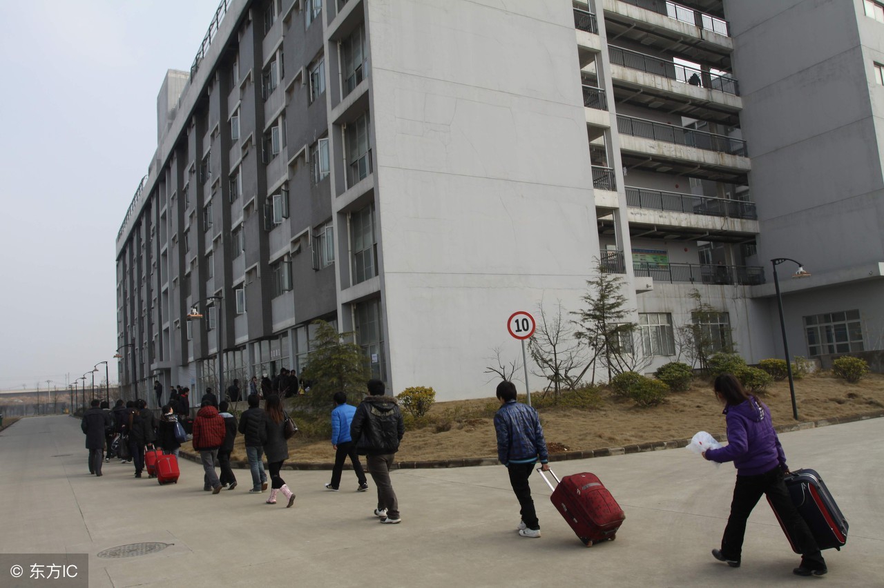 富士康到底是什么厂？老板是否对员工负责？网友说：黑厂！