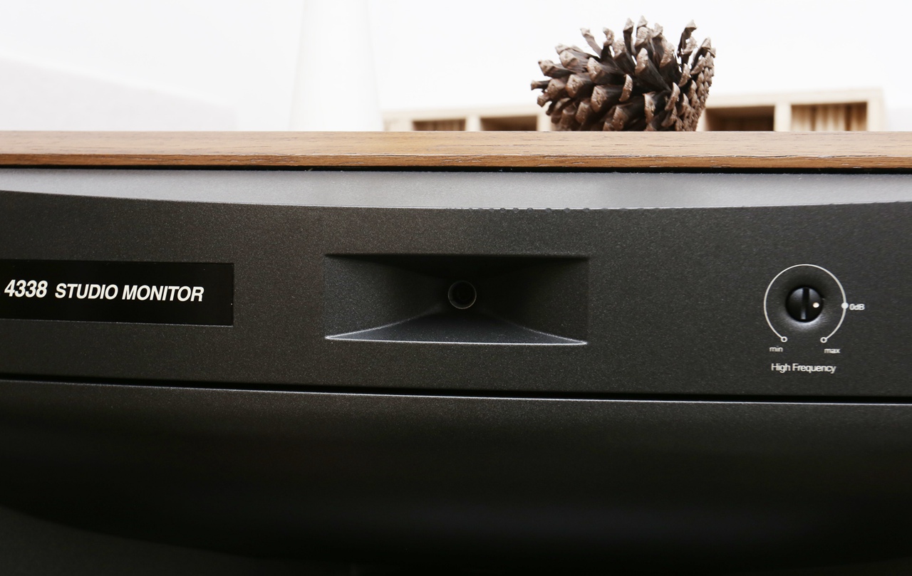 jbl最新监听音箱4338,十万左右汽车音响升级最佳方案