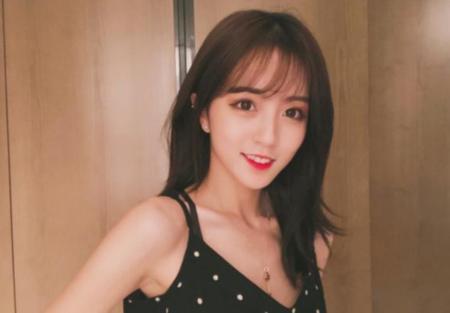 继温婉、莉哥之后，成都小甜甜一夜爆红，为看她机票都涨价了！