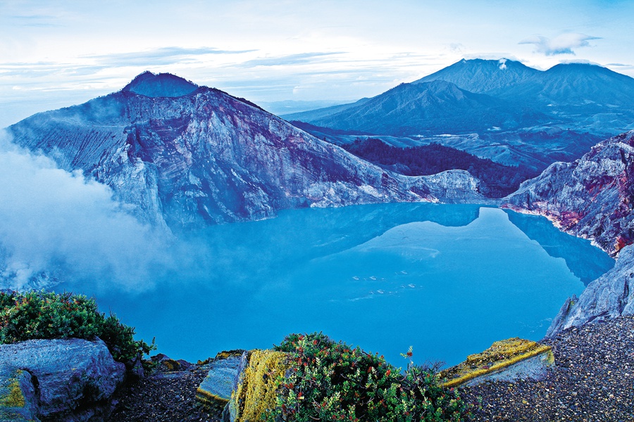 印尼伊真天然石硫磺开采过程,印尼爪哇岛伊真火山硫磺矿