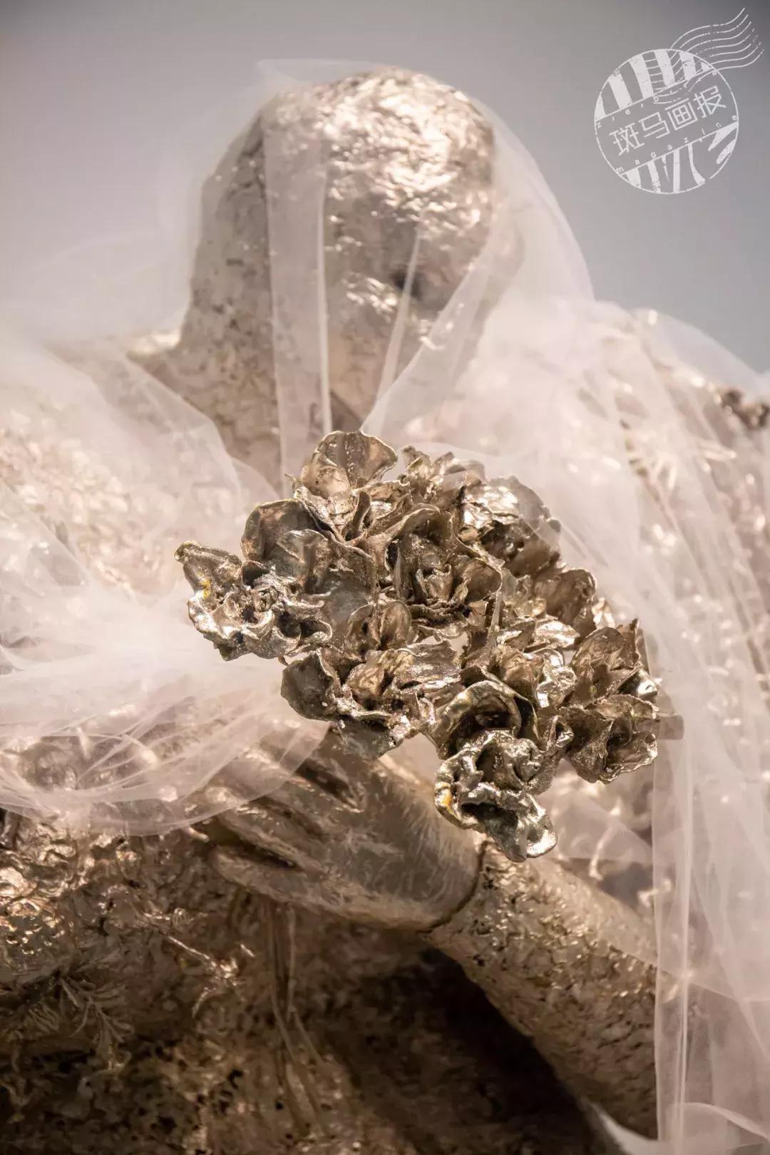 亚洲首展！开枪射画肉上绣花……这场叫“她”的展览，见识女性的力量