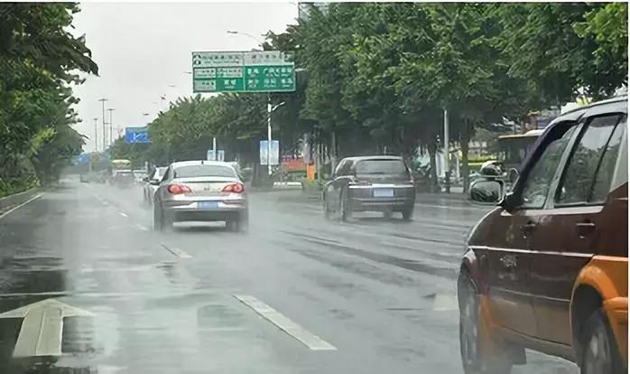 雨天车辆被淹怎么办？这三步一定要知道！