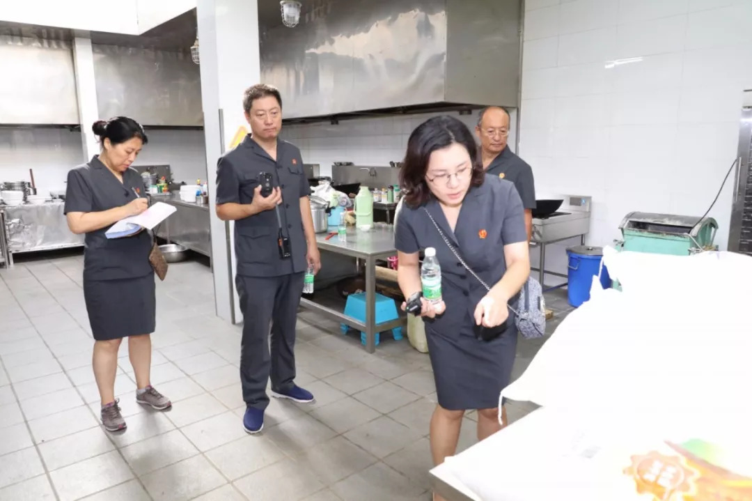 出动警力400多人大连中院强制腾退一游泳馆