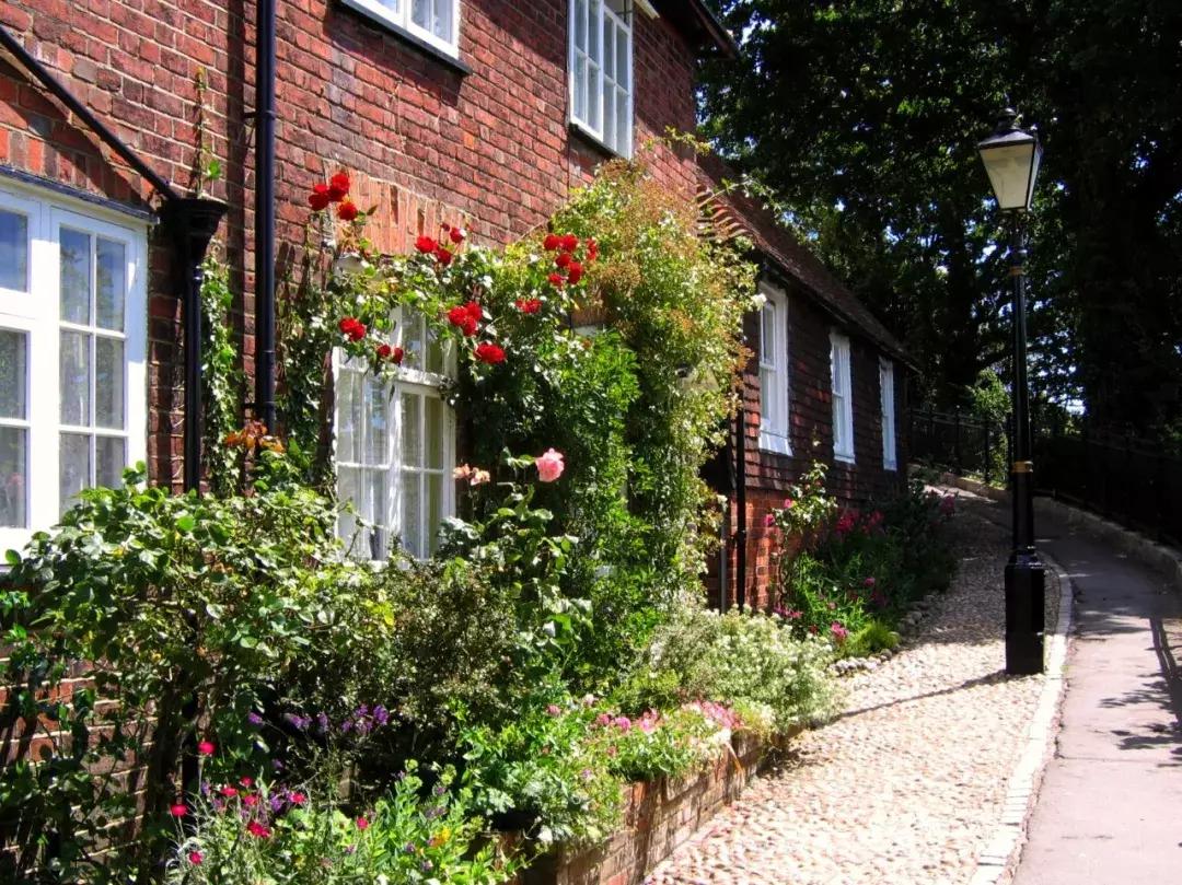 为什么英国人喜欢旅游呢,英国人喜欢去哪度假