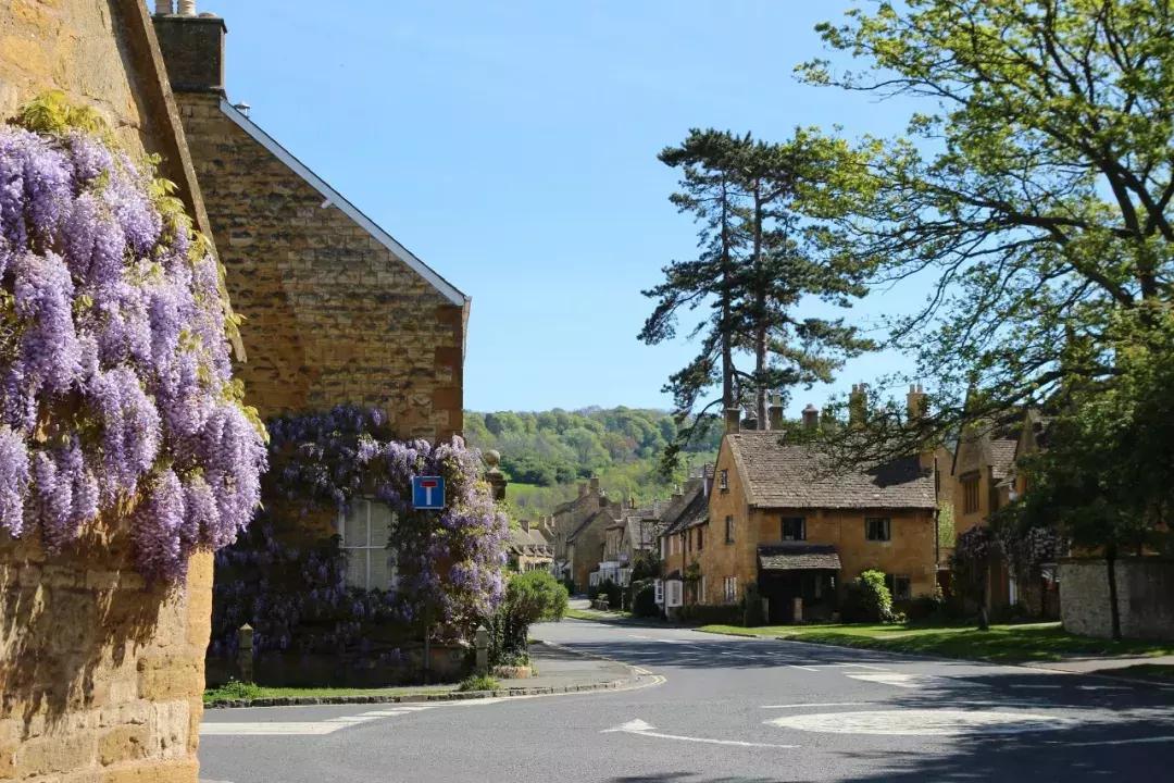 为什么英国人喜欢旅游呢,英国人的城镇和乡下生活