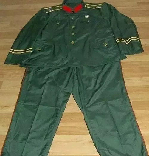 还记得这部童年追过的电视剧吗,90后小时候穿过的套装