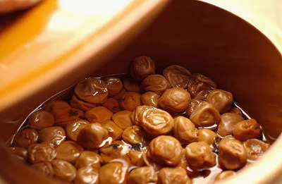 快别吃了！医生说吃多了龟苓膏、阿胶蜜枣、润喉糖、酸梅汤会……