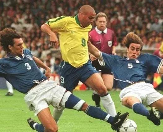 世界足坛三大阵容,世界足坛10大三人组合