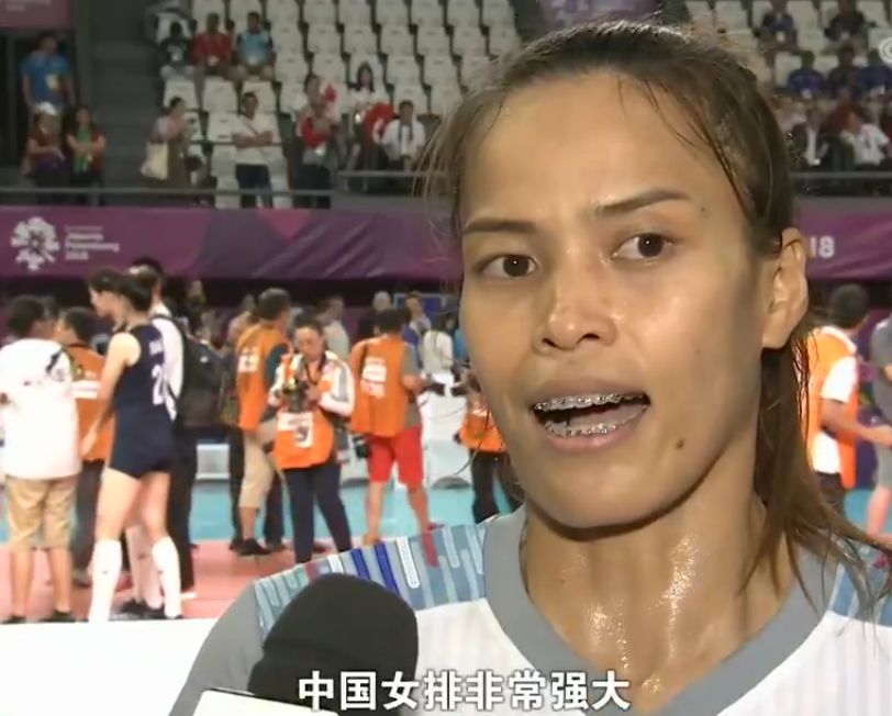 郎平中国女排对战日本队,中国女排输赛郎平当场气成表情包