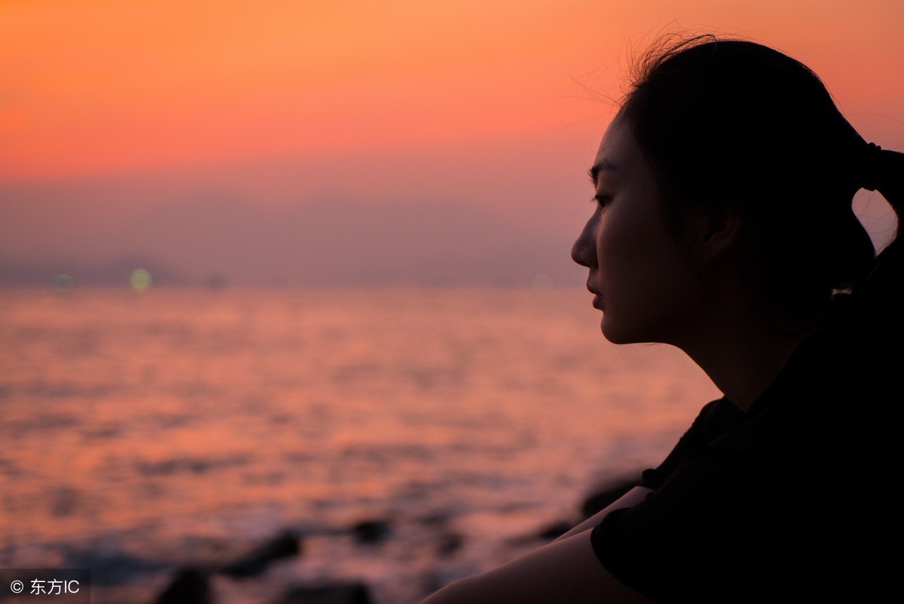 离婚吧,我200块的裙子都不敢买,你却为讨好别的女人买30000的包