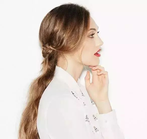 低马尾的发型怎么扎好看,发型教程低马尾简单漂亮