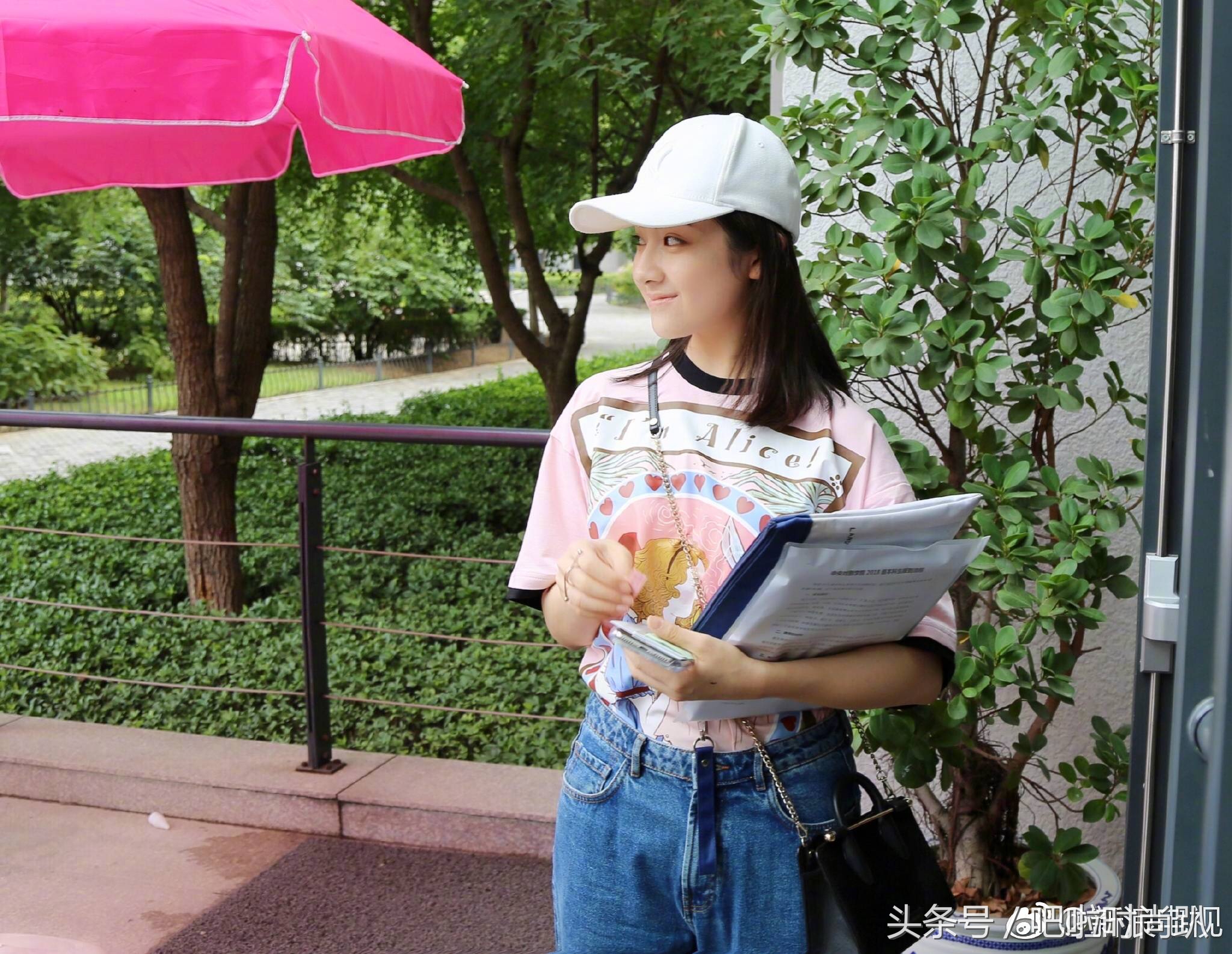 宋祖儿四小花之一,宋祖儿李兰迪是一个学校的吗