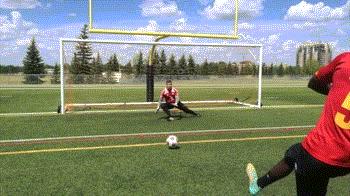 教你学踢球,学踢足球飞球