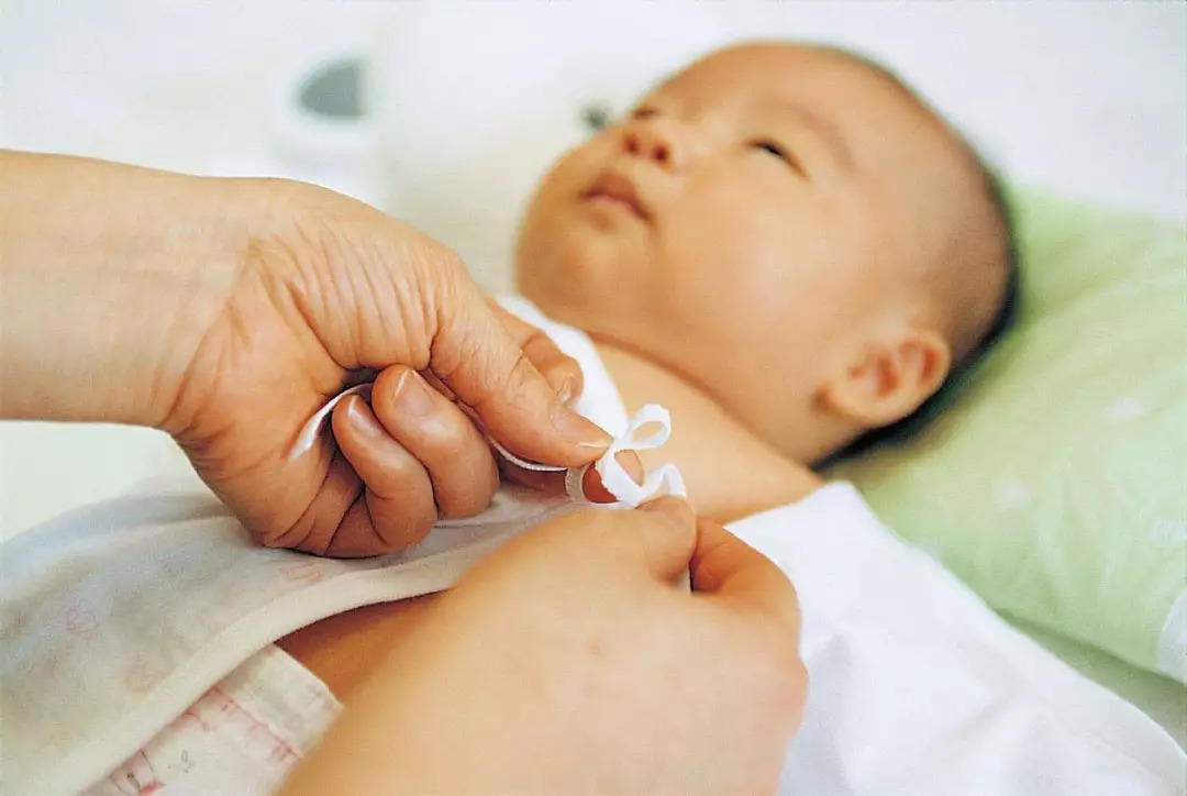 宝宝发烧反复细菌感染,儿童细菌感染肺炎反复发烧怎么办