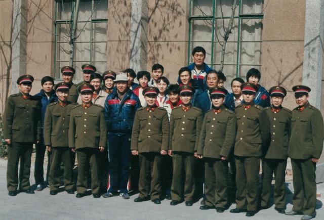 中国男篮张伯伦简介,张伯伦多少岁开始打篮球