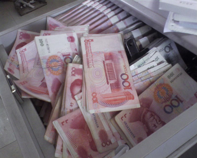 年轻时不在乎钱的人,现在年轻人不在乎你有没有钱