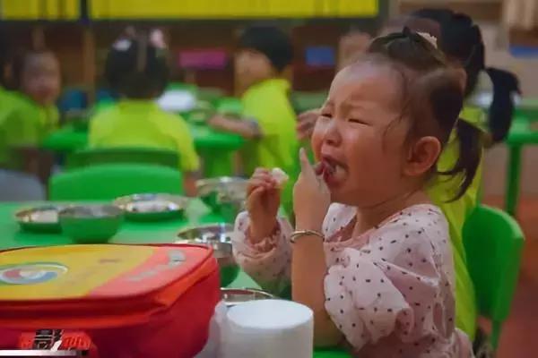 如何帮助幼儿消除分离焦虑,家长讲座分离焦虑