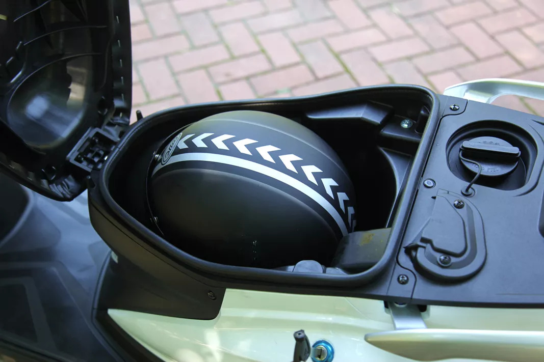 豪爵vh125s珍珠白,豪爵vh125性能怎样