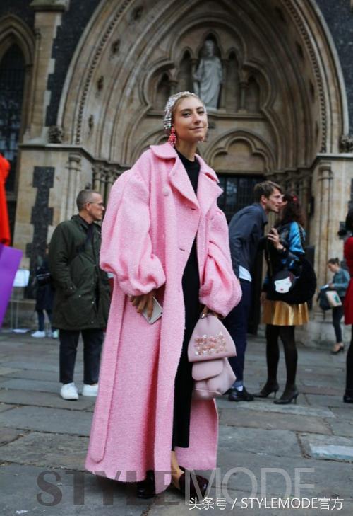 入秋最时髦的穿搭,入秋穿搭粉色外套