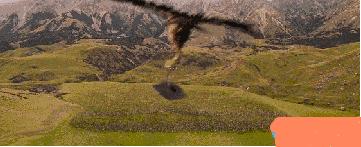 开着车到野外然后看见大象在迁徙,开着皮卡车去寻宝