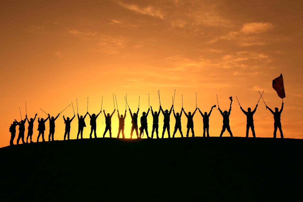 从64人到10000人他用众筹社交推广戈壁徒步被誉为最强商业模式