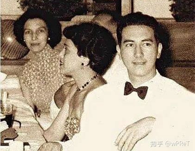 大姐与亲小妹年龄差半个世纪，17个富二代兄弟姐妹的不同命运